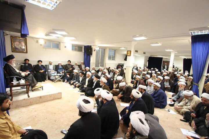 گزارش تصویری + جلسه مجمع عمومی مجمع نمایندگان طلاب وفضلای حوزه های علمیه با حضور  آیت الله حسینی بوشهری برگزار شد.
