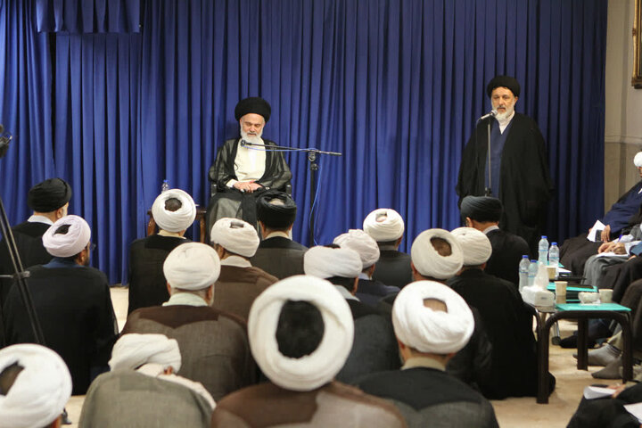 گزارش تصویری + جلسه مجمع عمومی مجمع نمایندگان طلاب وفضلای حوزه های علمیه با حضور  آیت الله حسینی بوشهری برگزار شد.