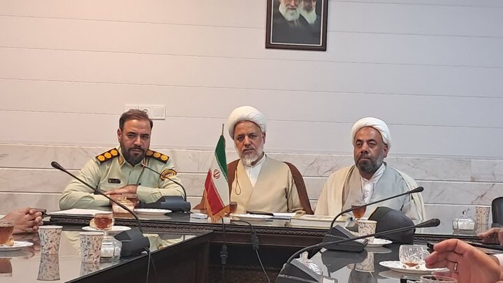 تصاویر/دیدار فرمانده و کارکنان انتظامی شهرستان ساوه با امام جمعه این شهرستان