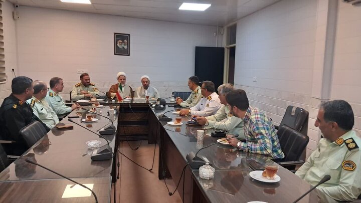 تصاویر/دیدار فرمانده و کارکنان انتظامی شهرستان ساوه با امام جمعه این شهرستان