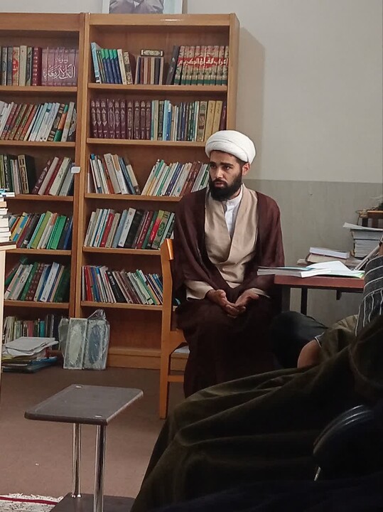 تصاویر/ برگزاری کارگاه پژوهشی با موضوع تحلیل مفهومی و آشنایی با نرم افزار نور در مدرسه علمیه قائمیه شهرستان بم
