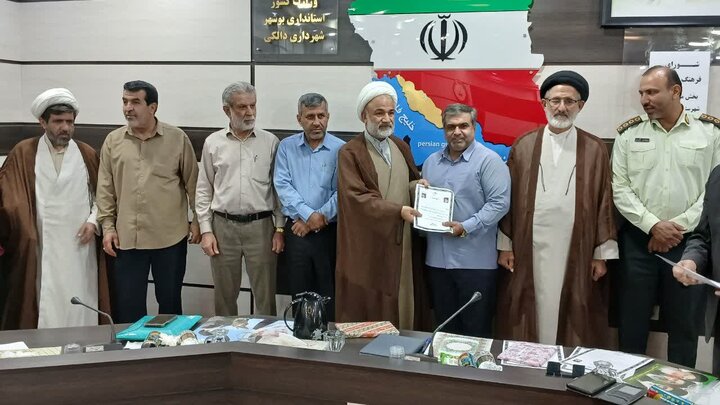 تصاویر/ تجلیل امام جمعه برازجان از فعالان فرهنگی و انتظامی دالکی