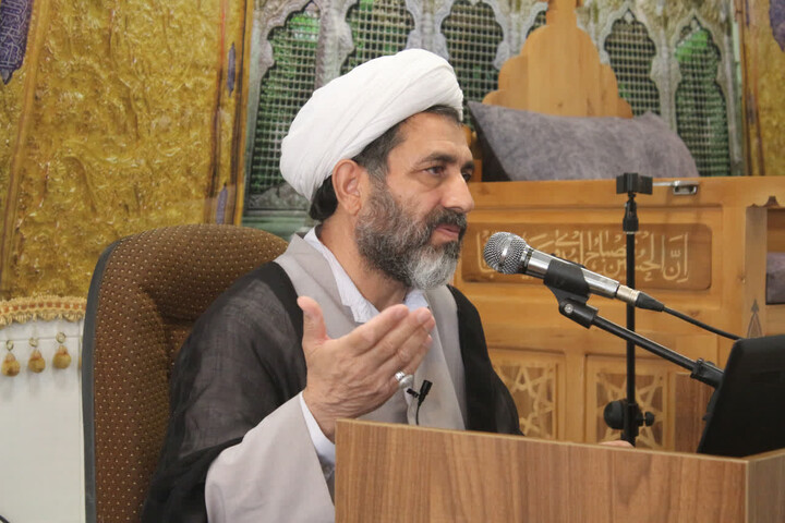 تصاویر/ سی‌‌ و نهمین جلسه از سلسله جلسات انس با قرآن و تفسیر موضوعی قرآن کریم در مدرسه علمیه امام مهدی (عج) کرمان