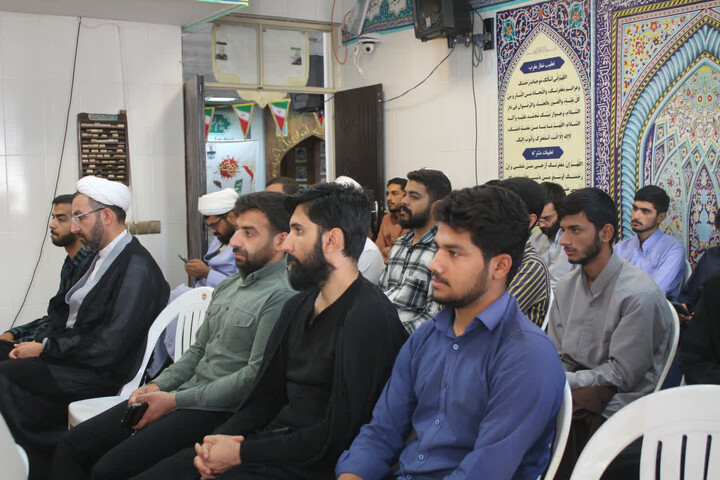 تصاویر/ سی‌‌ و نهمین جلسه از سلسله جلسات انس با قرآن و تفسیر موضوعی قرآن کریم در مدرسه علمیه امام مهدی (عج) کرمان