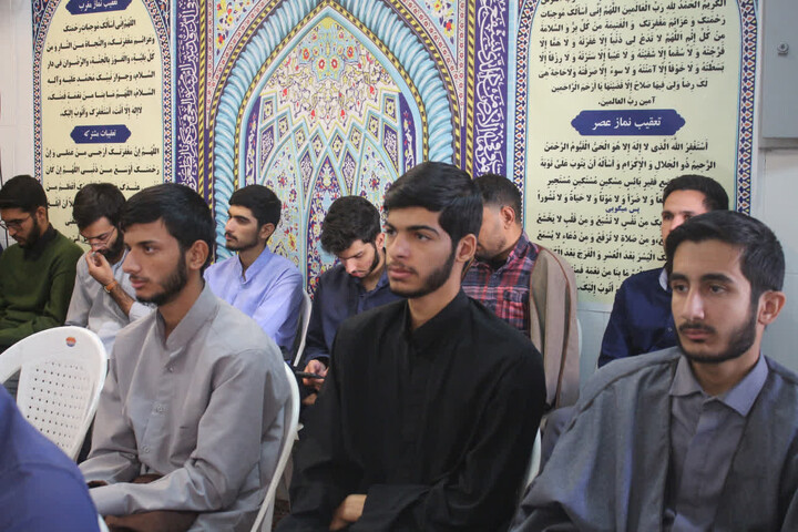 تصاویر/ سی‌‌ و نهمین جلسه از سلسله جلسات انس با قرآن و تفسیر موضوعی قرآن کریم در مدرسه علمیه امام مهدی (عج) کرمان