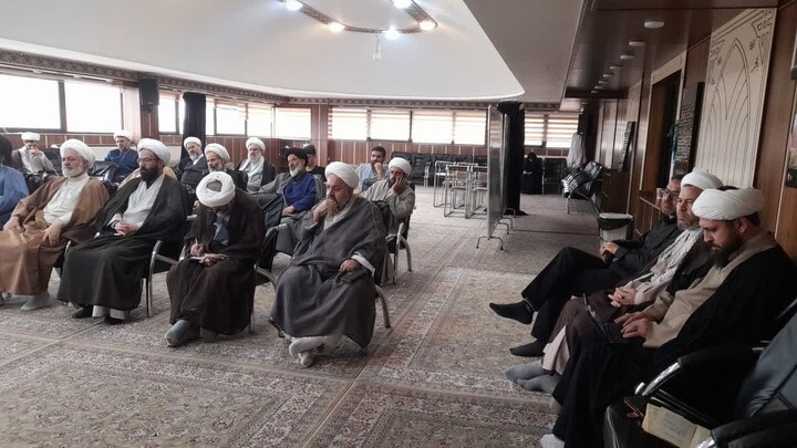 تصاویر / برگزاری جلسه تبیینی «شبهات پیش‌رو» با حضور ائمه جمعه و دبیران امور مساجد استان همدان در مشهد