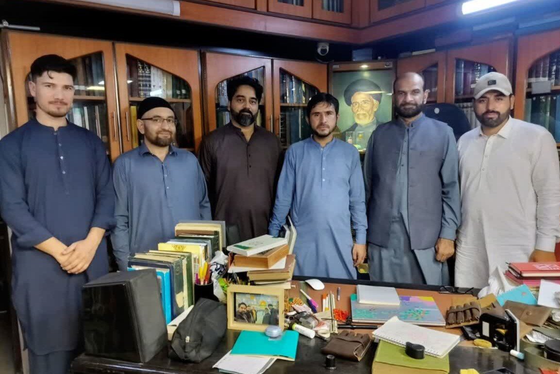 جامعۃ المصطفیٰ کراچی کے مدیر کا وفد کے ہمراہ کتابخانۂ مرتضوی کا مطالعاتی دورہ