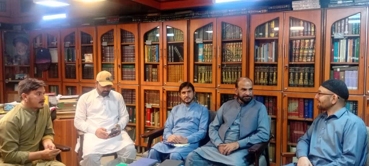 جامعۃ المصطفیٰ کراچی کے مدیر کی ہمراہی میں محققین کے وفد کا کتابخانۂ مرتضوی کا مطالعاتی دورہ