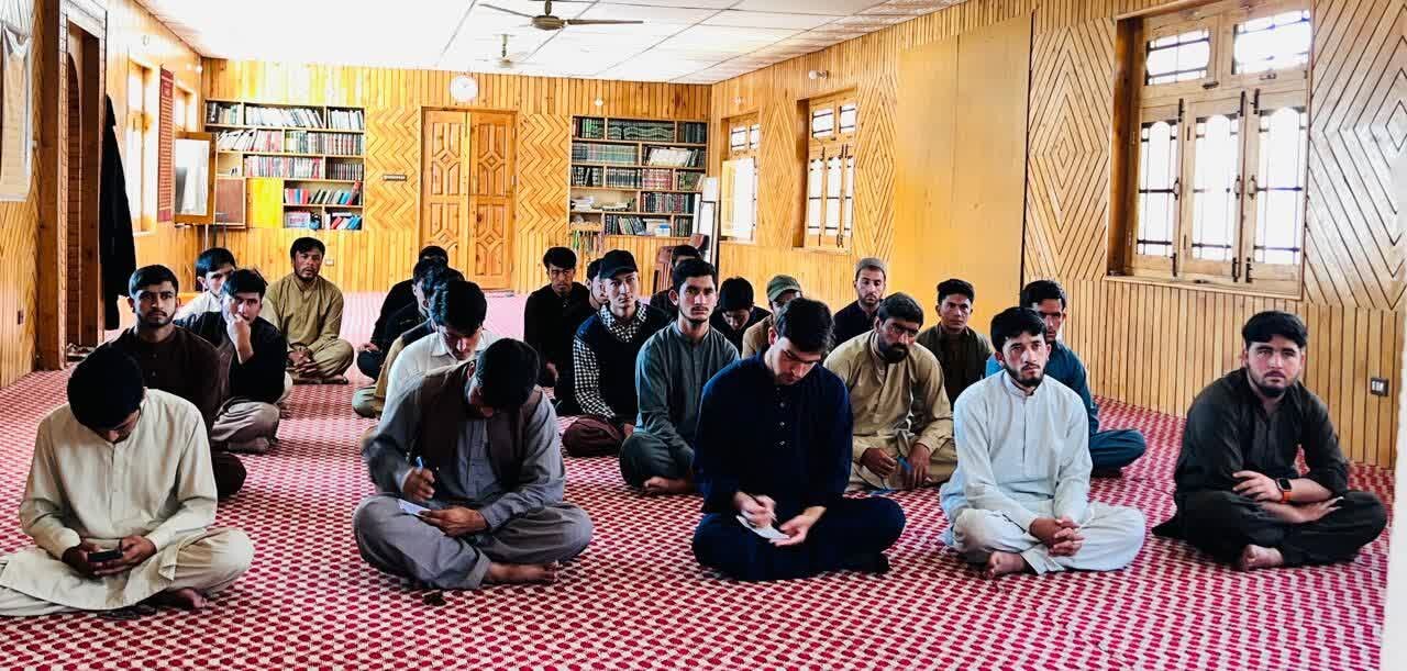 شہید رہبر کے افکار کی روشنی میں طلبہ کی جامع تربیت کے بنیادی اصول پر تربیتی نشست:للہیت و اخلاص تربیت کی پہلی بنیاد/ طالب علم کی تعلیم، تحقیق، عبادت، خدمت اور جدوجہد کا مقصد اللہ تعالیٰ کی رضا ہونی چاہیے:شیخ سجاد حسین مفتی