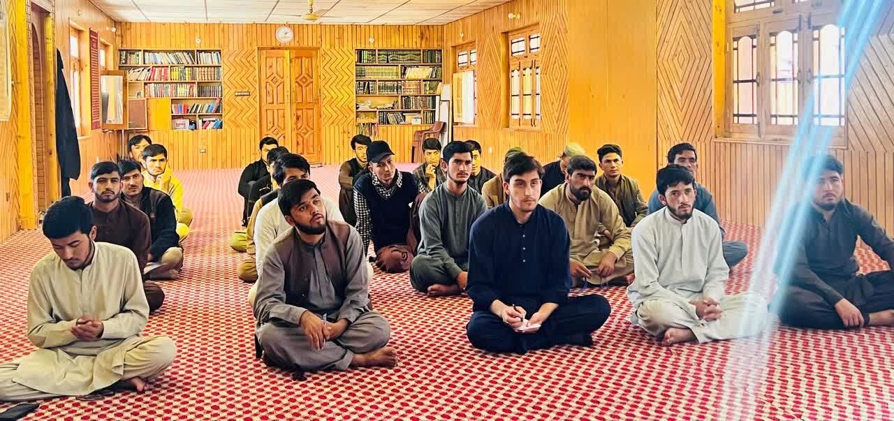 شہید رہبر کے افکار کی روشنی میں طلبہ کی جامع تربیت کے بنیادی اصول پر تربیتی نشست:للہیت و اخلاص تربیت کی پہلی بنیاد/ طالب علم کی تعلیم، تحقیق، عبادت، خدمت اور جدوجہد کا مقصد اللہ تعالیٰ کی رضا ہونی چاہیے:شیخ سجاد حسین مفتی