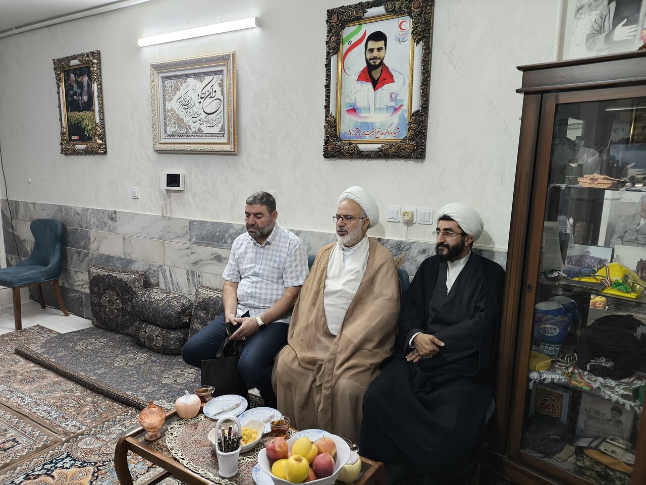 دیدار نمایندگان آیتالله اعرافی با خانواده شهید مختارزاده + تصاویر
