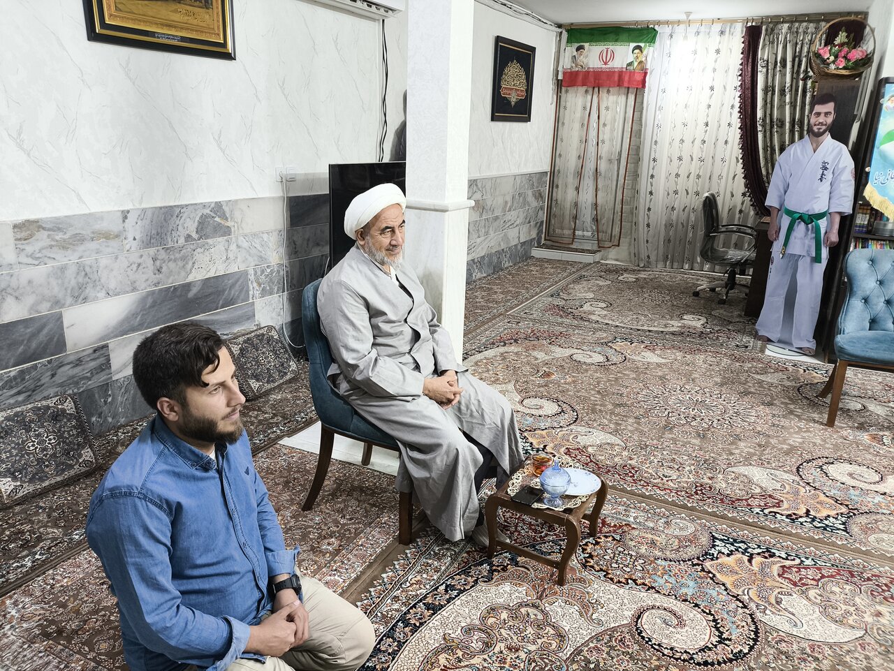 دیدار نمایندگان آیت‌الله اعرافی با خانواده شهید مختارزاده + تصاویر