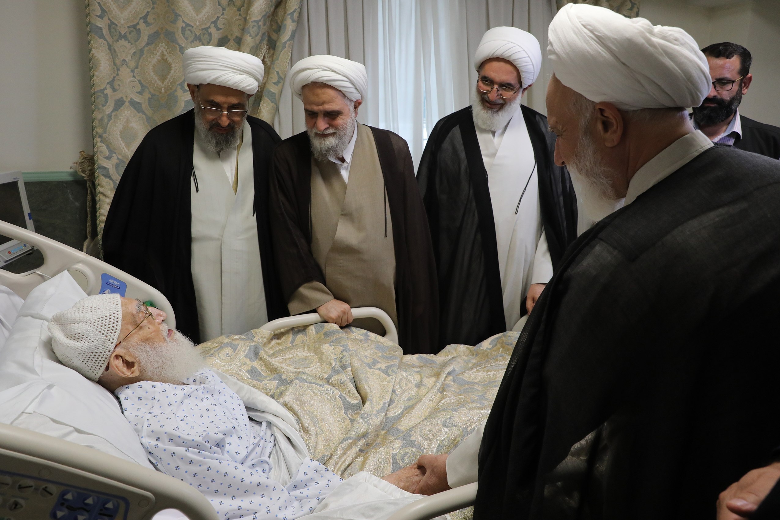 عيادة ممثلي قائد الثورة الإسلامية لسماحة آية الله العظمى نوري الهمداني