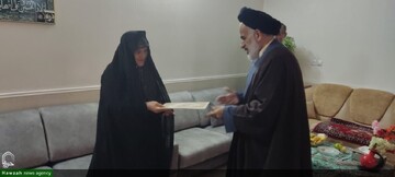 تجلیل رئیس عقیدتی سیاسی فراجا همدان از خانواده شهدای انتظامی+تصاویر