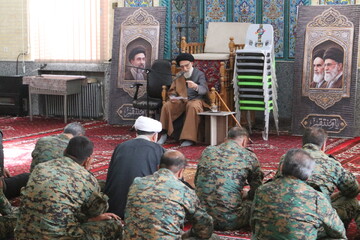 تصاویر/ نشست صمیمی نیروی یگان ویژه نیروی انتظامی با آیت الله موسوی اصفهانی
