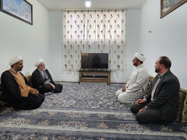 تصاویر/ دیدار نماینده ولی‌فقیه در کردستان با جمعی از طلاب شاغل در عقیدتی سیاسی فراجا