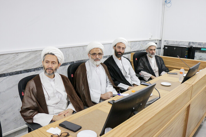 تصاویر/ چهارمین جلسه هم اندیشی مدیران مدارس حوزه علمیه قم
