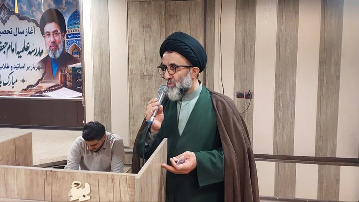 تصاویر/ برگزاری درس اخلاق در مدرسه علمیه امام جعفر صادق (ع)