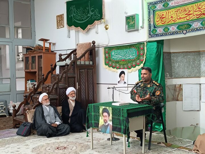 تصاویر / نشست بصیرتی ویژه اساتید و طلاب مدرسه علمیه مصطفی خان ساری، به مناسبت هفته نیروی انتظامی