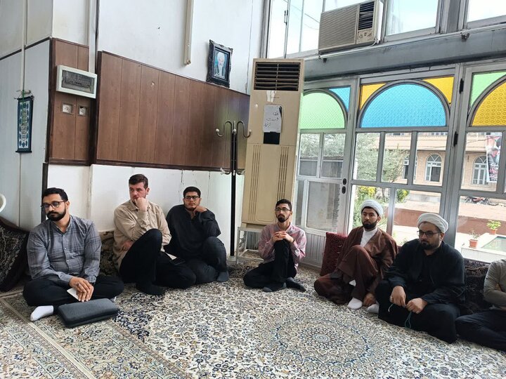 تصاویر / نشست بصیرتی ویژه اساتید و طلاب مدرسه علمیه مصطفی خان ساری، به مناسبت هفته نیروی انتظامی