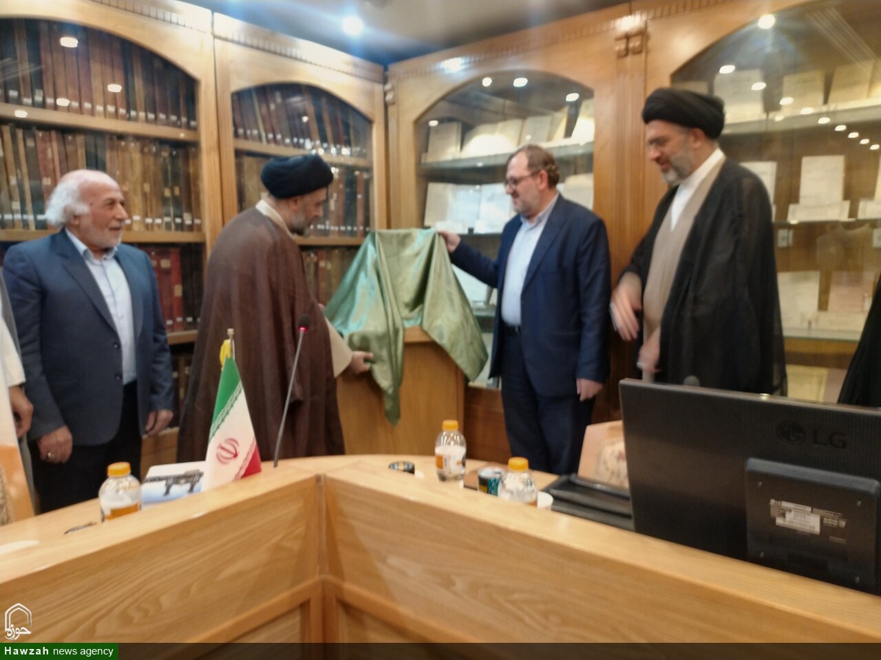 رونمایی از کتاب «مسجد اعظم، یادگار ماندگار آیت‌الله‌العظمی بروجردی»
