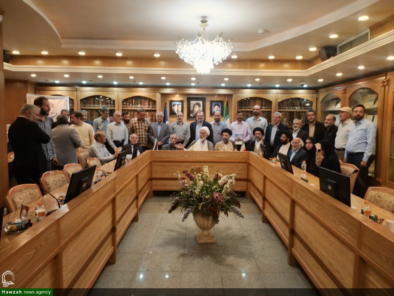 رونمایی از کتاب «مسجد اعظم، یادگار ماندگار آیت‌الله‌العظمی بروجردی»