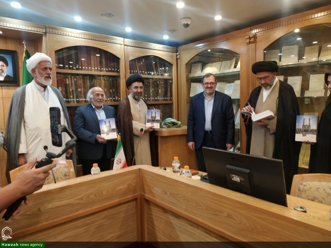 رونمایی از کتاب «مسجد اعظم، یادگار ماندگار آیتاللهالعظمی بروجردی»