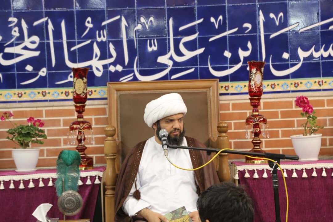 شعر می‌تواند مظلومیت کودکان شهید میناب را به جهان منتقل کند
