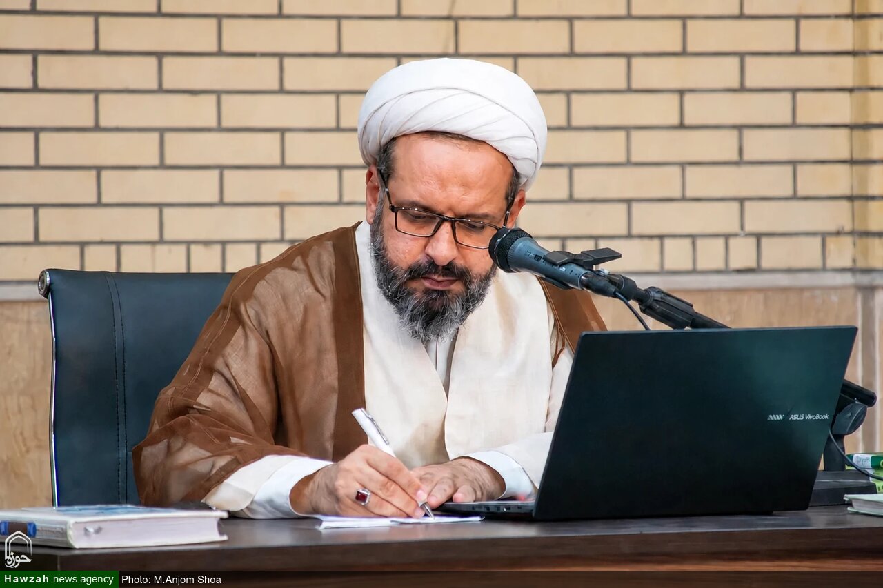 هتک حرمت عالم کرمانی زمینه‌ ساز قیام مشروطه‌ خواهان شد