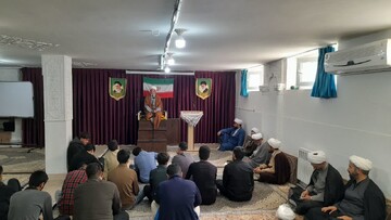 تصاویر/ جلسه درس اخلاق هفتگی طلاب مدرسه علمیه بیجار