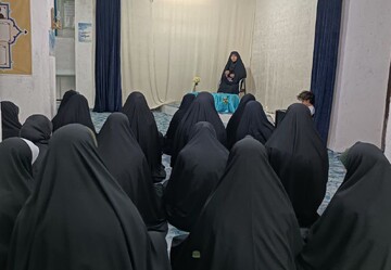 تجمل‌گرایی با زیّ طلبگی سنخیتی ندارد