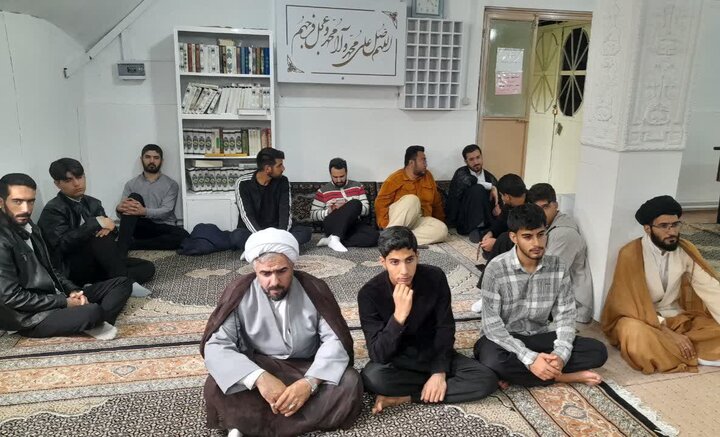 تصاویر/ جلسه درس اخلاق هفتگی طلاب مدرسه علمیه بیجار