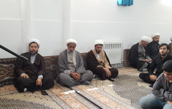 تصاویر/ جلسه درس اخلاق هفتگی طلاب مدرسه علمیه بیجار