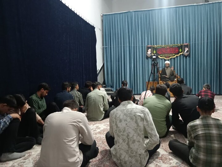 تصاویر| هیئت هفتگی انصارالمهدی (عج) مدرسه علمیه جعفریه قدیمه قاین