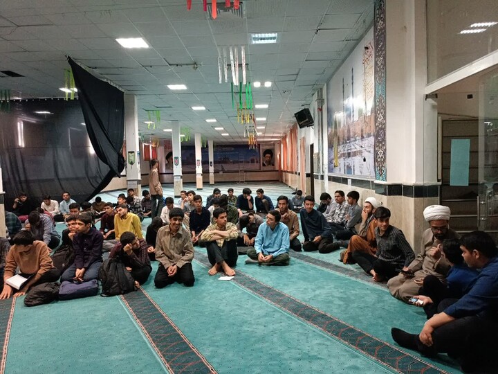 تصاویر| برگزاری کلاس «بصیرت سیاسی» در مدرسه علمیه رضویه بیرجند