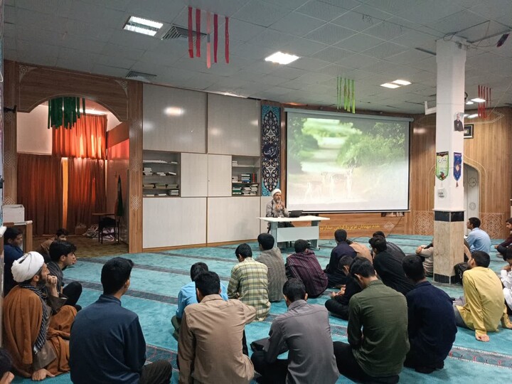 تصاویر| برگزاری کلاس «بصیرت سیاسی» در مدرسه علمیه رضویه بیرجند