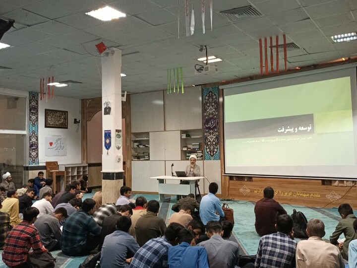 تصاویر| برگزاری کلاس «بصیرت سیاسی» در مدرسه علمیه رضویه بیرجند