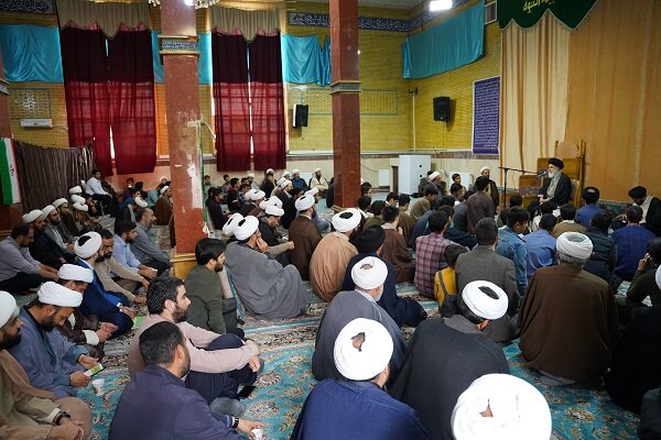 برگزاری درس اخلاق استاد رحیم توکل در حوزه علمیه کرمانشاه
