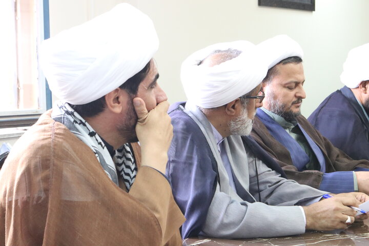 تصاویر/ نشست صمیمی رابطین طرح هجرت و طرح امین طلاب خواهر و برادر حوزه علمیه همدان