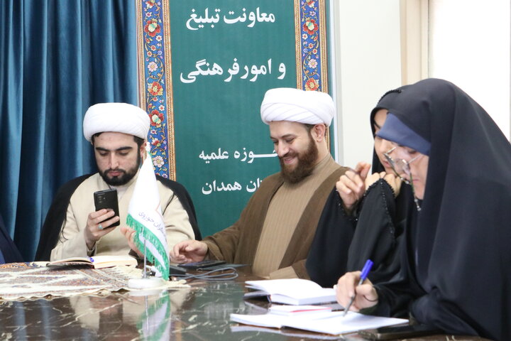 تصاویر/ نشست صمیمی رابطین طرح هجرت و طرح امین طلاب خواهر و برادر حوزه علمیه همدان