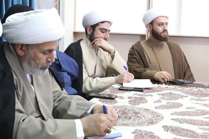 تصاویر/ نشست صمیمی رابطین طرح هجرت و طرح امین طلاب خواهر و برادر حوزه علمیه همدان