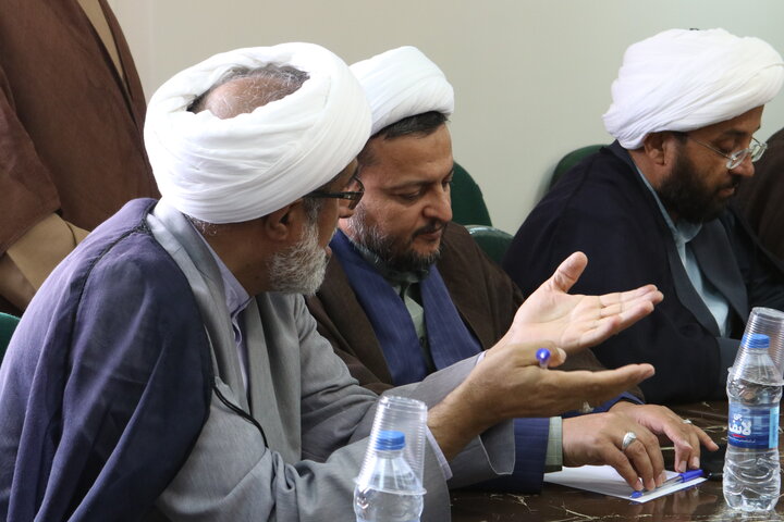 تصاویر/ نشست صمیمی رابطین طرح هجرت و طرح امین طلاب خواهر و برادر حوزه علمیه همدان