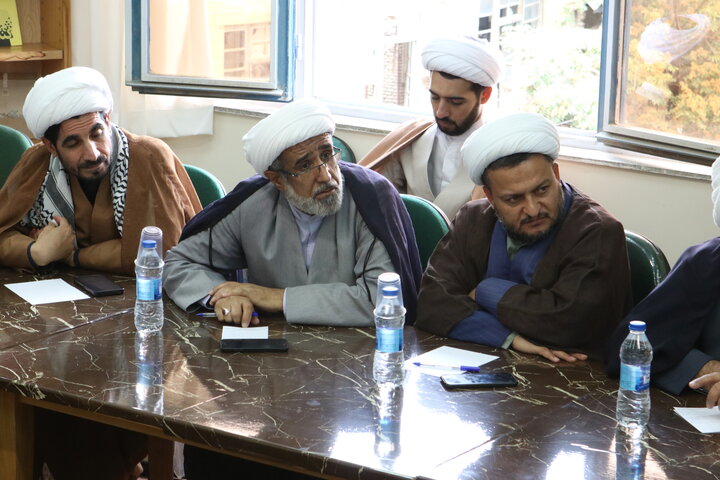 تصاویر/ نشست صمیمی رابطین طرح هجرت و طرح امین طلاب خواهر و برادر حوزه علمیه همدان