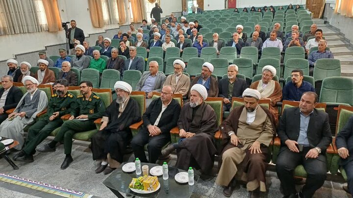 تصاویر/همایش هم‌اندیشی ائمه جمعه، ائمه جماعات و هیئت‌ امنای مساجد زرندیه