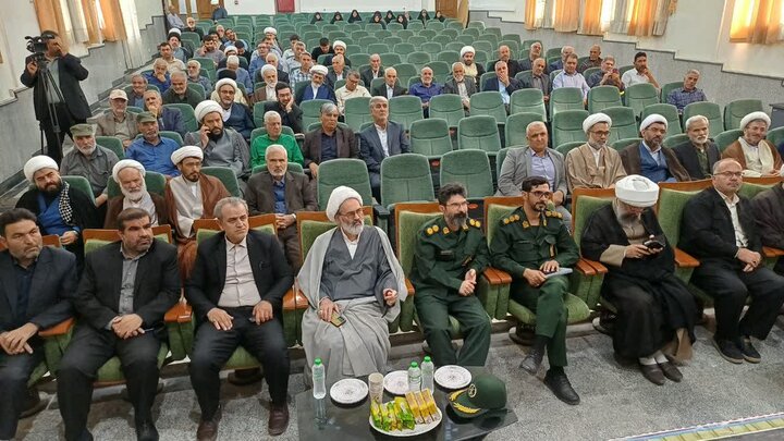 تصاویر/همایش هم‌اندیشی ائمه جمعه، ائمه جماعات و هیئت‌ امنای مساجد زرندیه