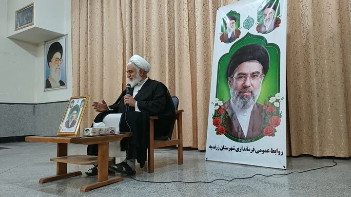 تصاویر/همایش هم‌اندیشی ائمه جمعه، ائمه جماعات و هیئت‌ امنای مساجد زرندیه