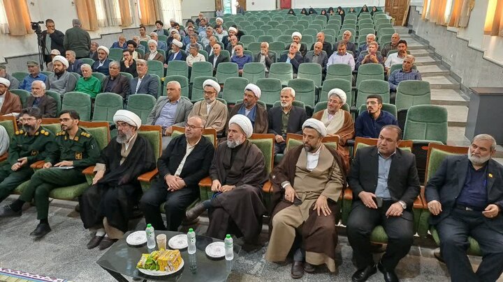 تصاویر/همایش هم‌اندیشی ائمه جمعه، ائمه جماعات و هیئت‌ امنای مساجد زرندیه