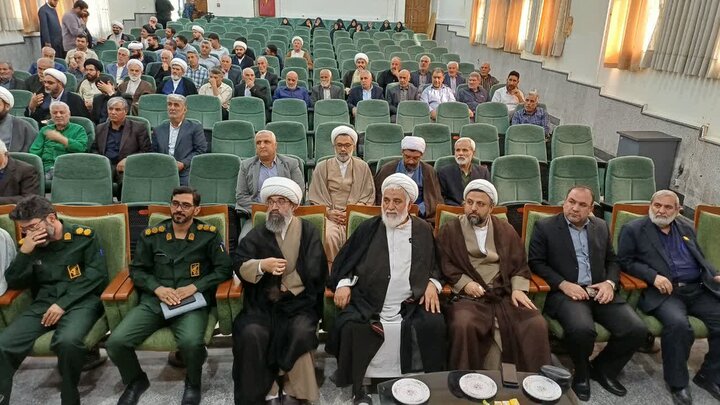 تصاویر/همایش هم‌اندیشی ائمه جمعه، ائمه جماعات و هیئت‌ امنای مساجد زرندیه