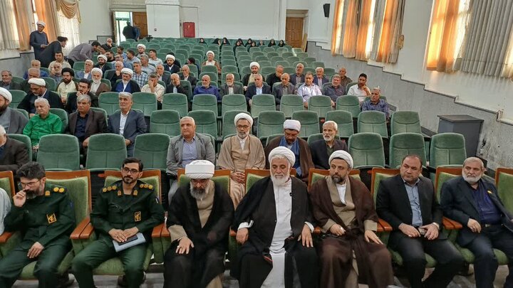 تصاویر/همایش هم‌اندیشی ائمه جمعه، ائمه جماعات و هیئت‌ امنای مساجد زرندیه