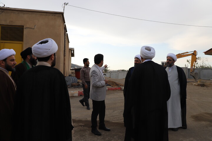 تصاویر/بازدید معاون تبلیغ حوزه های علمیه کشور از مرکز صدا و سیمای استان کردستان